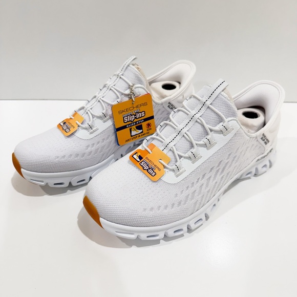 Skechers Glide-Step Tranquility Hands Free Slip-ins Sneakers White 5.5 Wide NEW - Picture 2 of 12